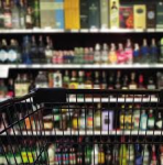 Mesures de réduction des méfaits liés à la consommation d'alcool : avertisements sanitaires dans le marketing, recul de l'âge de la première consommation d'alcool et prix minimum de l'alcool